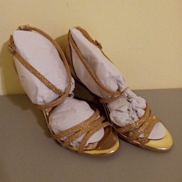 Jewel Badgley Mischka Hunt Metallic Wedge Sandals Gold 6.5M NEW in box - Picture 1 of 8